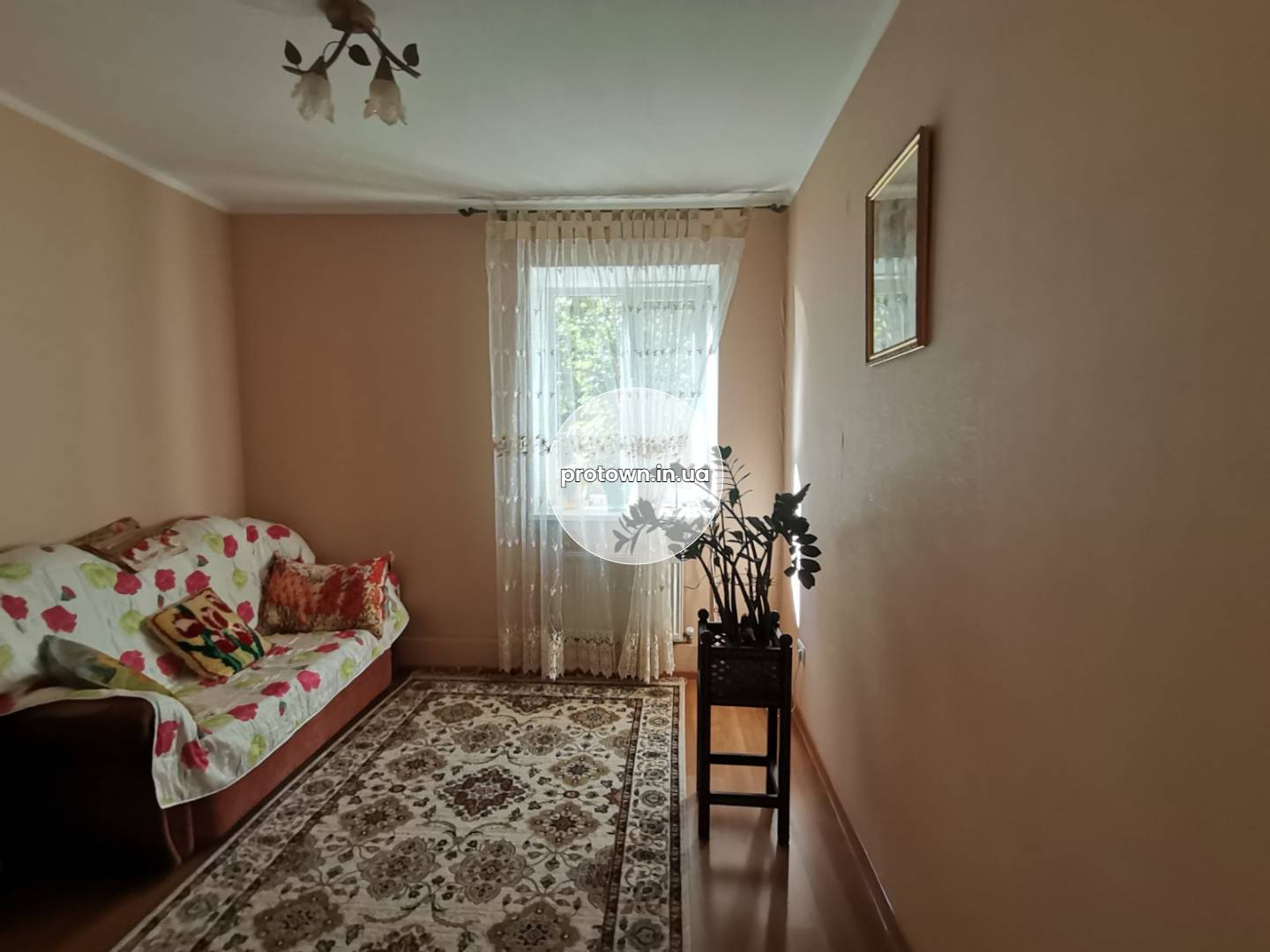 Продажа дома из красного кирпича, 17 соток. От Киева 900м